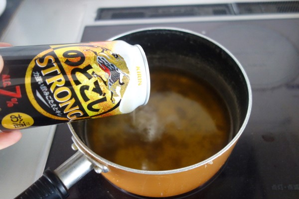 別の鍋で★の材料(メープルシロップは100g)を全て入れ、よく混ぜ合わせて一度沸騰させる。