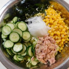 わかめは水などで、戻しておく。
