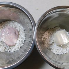 耳たぶほどの固さにこねて、それぞれ丸める。