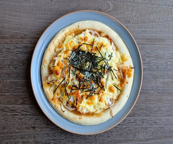 たっぷり具材で食べ応え抜群！蓮根と鶏ねぎ味噌の和風ピザ