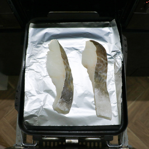事前準備：白身魚は両面に薄く塩を振りかけ15分ほど置き、出てきた水分をキッチンペーパーでふき取る。片栗粉は倍量の水で溶いておく。