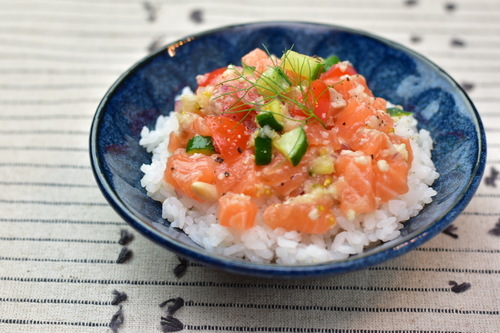 暑い夏にごはんがすすむ！ロミロミサーモン丼