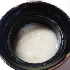 ご飯と雑穀をたく。