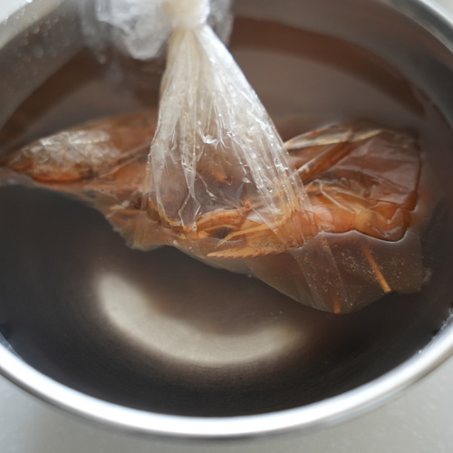 加熱終了後袋ごと冷水に入れて粗熱を取ったら完成。