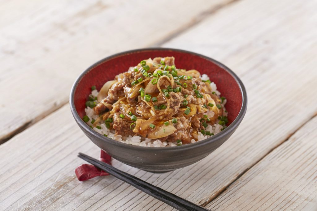 牛肉とごぼうのとろとろ卵丼