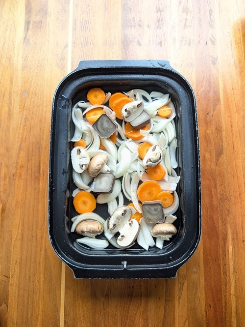 マルチグリルキャセロールに②の肉とブロッコリー以外のすべての材料を入れる。