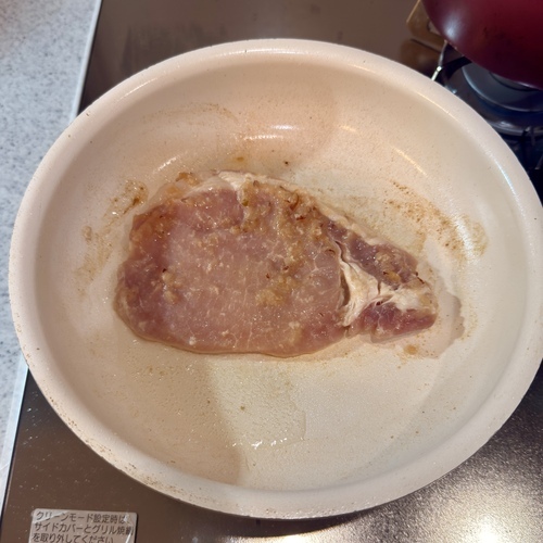 食材投入の合図が鳴ったら②の肉だけを並べモードキーを押す。
