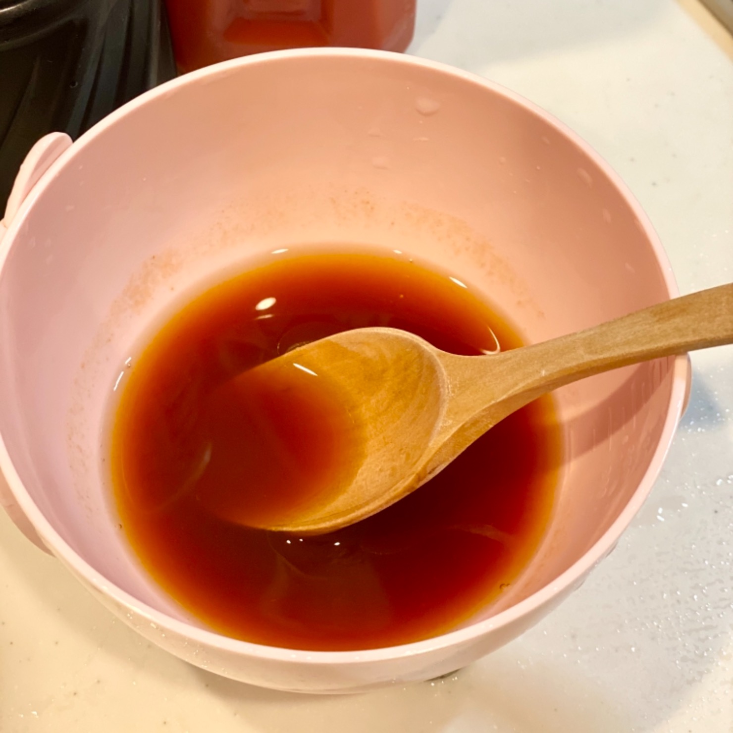 スープを作る。
麺つゆとトマトジュースを1:1で合わせ、水でお好みの味に調整する
