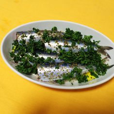 オリーブオイルをかけ、パセリを散らしオーブンで25~30分焼いて完成！