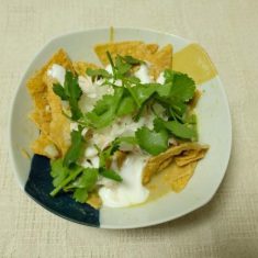 お好みでカッテージチーズをかけ、パンなどをあわせていただく。