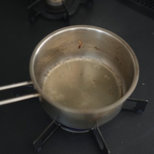 ＝A＝を鍋に入れて中火にかけ、1分程煮たてる。