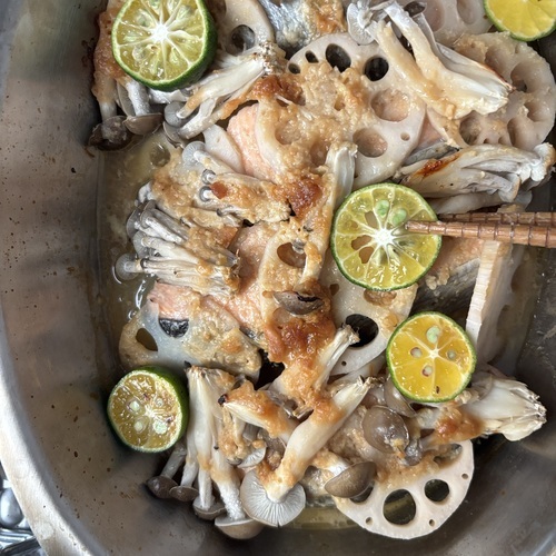 仕上げにすだちを添える。