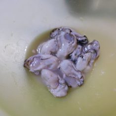 青首大根は、すりおろしておく。