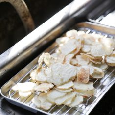 表面がきつね色になったら鍋から取り出す