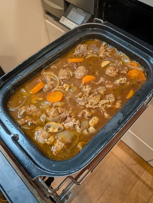 皿に盛り、茹でたブロッコリーを添え、お好みで生クリームをかける。