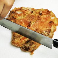揚げた鶏肉を2㎝幅に切り、①のたれをかけていただく。