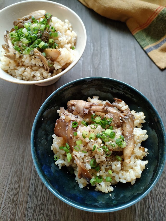 玄米の舞茸ガーリック混ぜご飯
