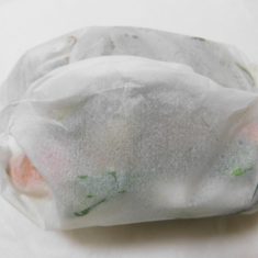 仕上げに、バターと、ライム（レモン）を飾れば、出来上がり。
