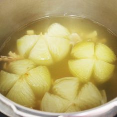 蓋を開け、塩こしょうで味を整えたら出来上がり。