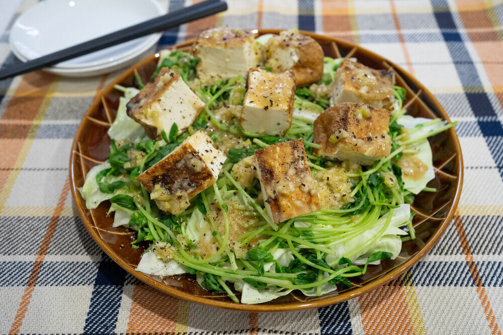 カリカリ厚揚げと温野菜のサラダ