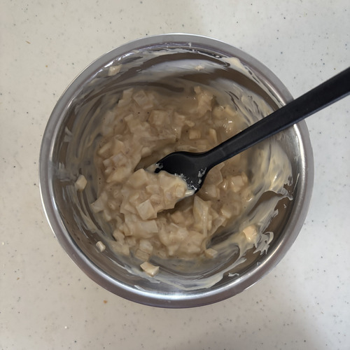 ねぎマヨソースの材料を混ぜておく。