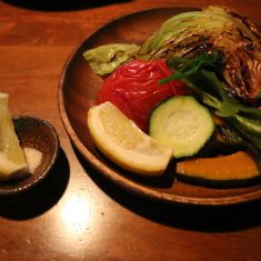 味付けが少量の塩だけとは思えないほど、素材の味がしっかり。キャベツとレモンの相性は抜群。キャベツ本来の甘さとうまみを十分に引き出してくれる。