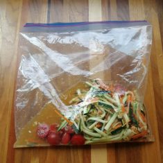 皿に盛り付ける。