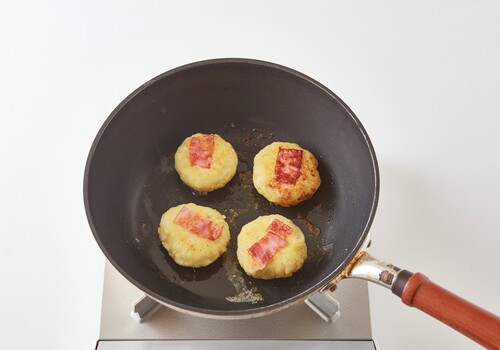 両面こんがりと焼く。