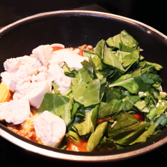 一度味見をしてナンプラー・醤油・ウスターソース・スパイスミックスを好みの味になるよう少しづつ混ぜながら、全体にしっかり火が通り、