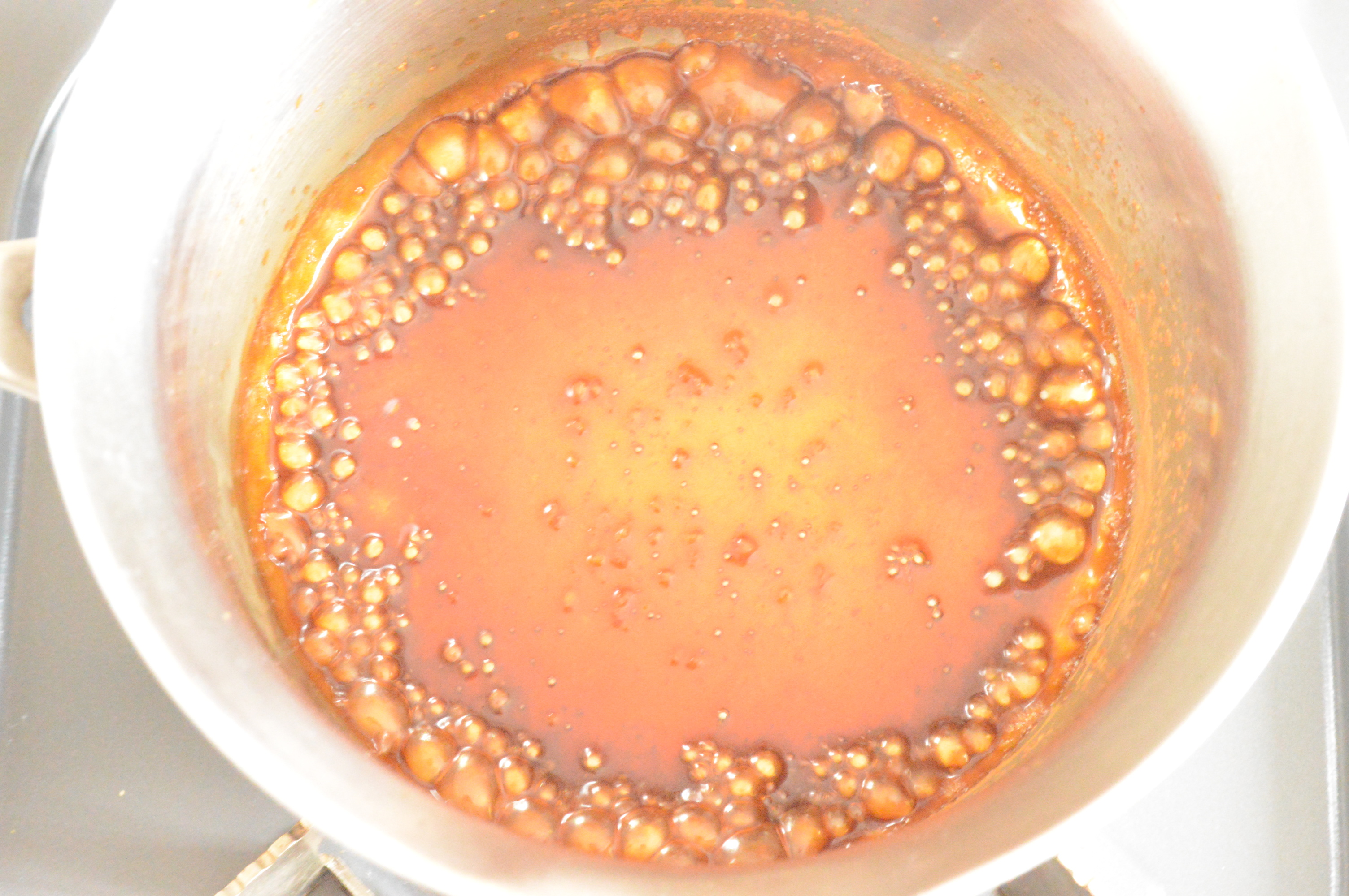 （A）を小鍋に入れ、沸騰して1分グツグツさせたら火を止める。荒熱が取れたら塩麹を加える。