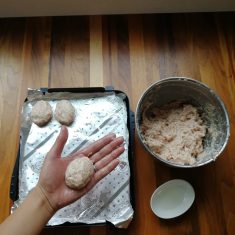 マルチグリルのプレートパンに並べ、ノンフライモード・火加減中で10分。その後、火加減強で10分加熱する。