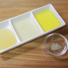 材料を全てまぜ合わせ完成！　すぐにエネルギーに変わるはちみつは疲労回復効果も抜群。ハーブ系のはちみつを使えば香りも楽しめる。