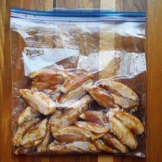 調味料を合わせて、①の鶏スペアリブを漬け込む。出来れば半日以上。