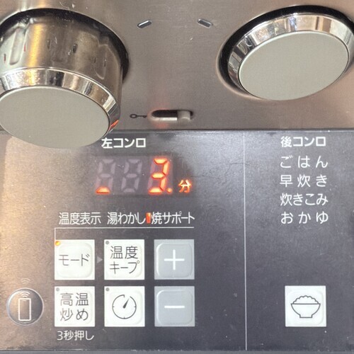 裏返しの合図がなったら食材を裏返し、再度モードキーを押す。
（裏面の焼き時間3分が表示される）