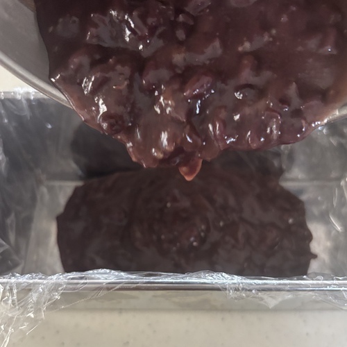 ラップを敷いた型に②を流し入れる。