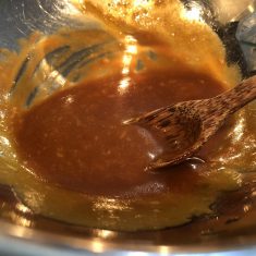 すべての材料をしっかりと混ぜる。