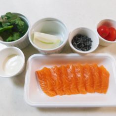 昆布（乾燥）は5分ほど熱湯で茹でる。
