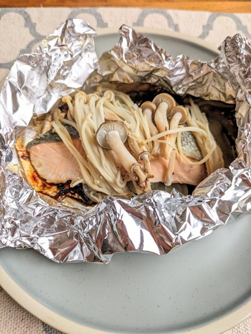 秋鮭ときのこのバタポンホイル焼