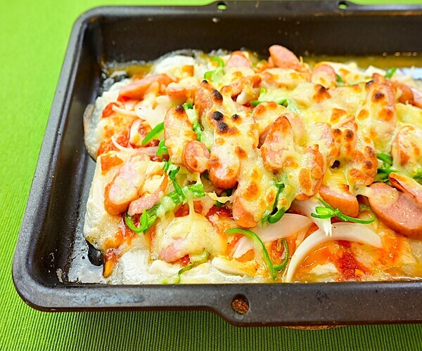 朝ごはんや補食におすすめ！もち生地で満腹ピザ