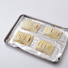 サラダ油（分量外）を薄く塗ったアルミホイルにのせたら、トースターで約１５分焼く。（表面が焦げ目がついたら、アルミホイルをかぶせる）
