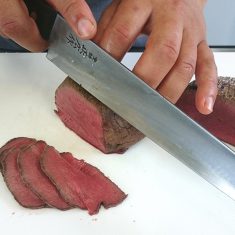 お好みの大きさにカットし、ごま油と塩をふってできあがり！