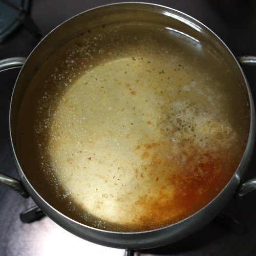 鍋にAと水を入れて沸騰させる。