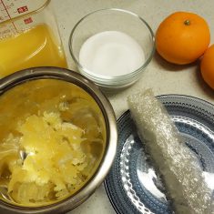 棒寒天は洗って水でもどしておく。