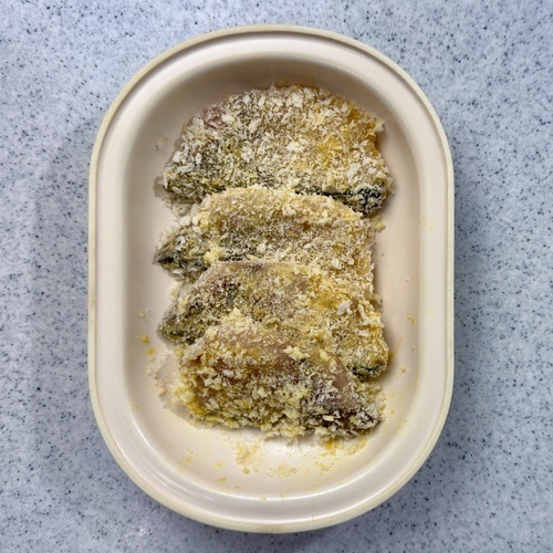 ②を米粉（または薄力粉）→溶き卵→パン粉の順につけ、5分おく。