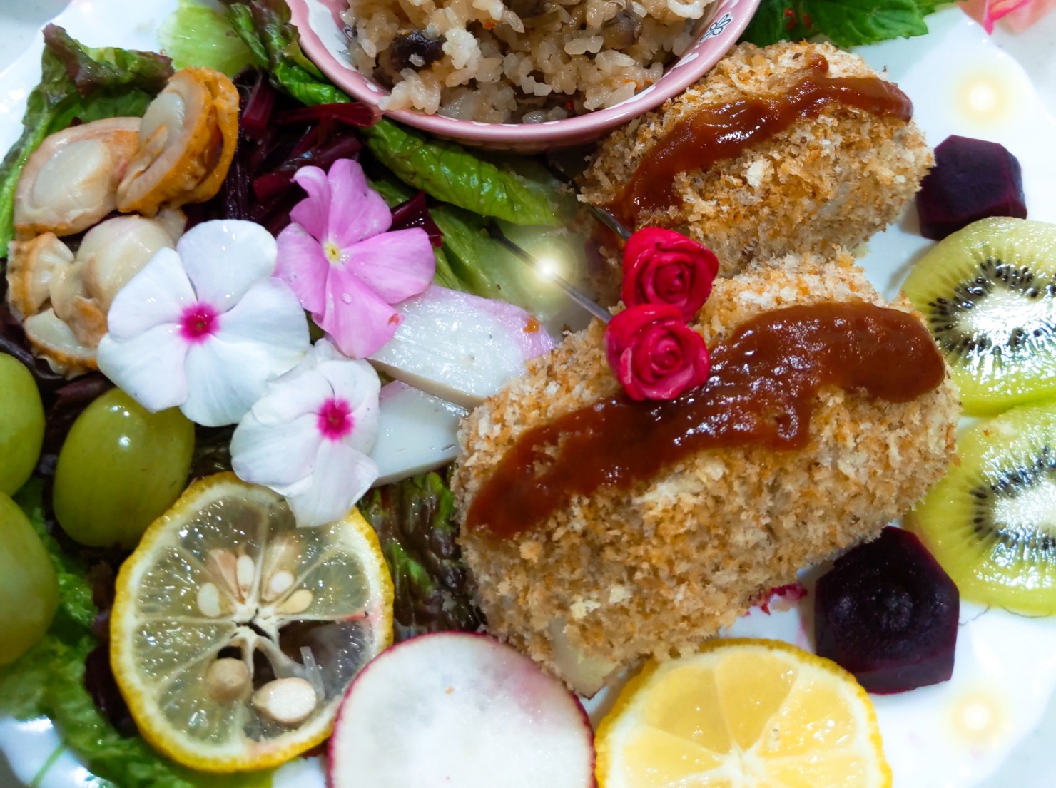 パン粉はオリーブオイルをしめらせフライパンできつね色になるまで煎る
小麦粉、卵、パン粉をつける