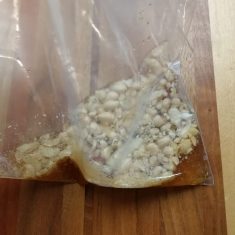 レモン汁、ナンプラー、すし酢、砂糖を入れて良く揉む。