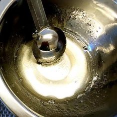 とかしたゼラチンを③に加えて軽く混ぜる。