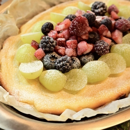 粗熱が取れたら冷蔵庫で冷やし、お好みでフルーツ等でデコレーションする。
