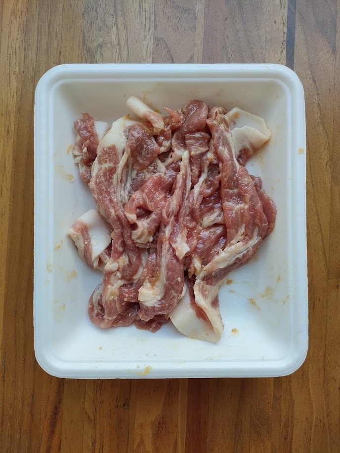 ＝Ａ＝を混ぜ合わせ、豚肉にまんべんなく塗る。（このまま密閉袋に入れ空気を抜いて冷蔵庫で3日保存可能）