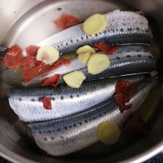 蓋をして15分加圧し、火を止めたら圧力がかからなくなるまで放置する。
